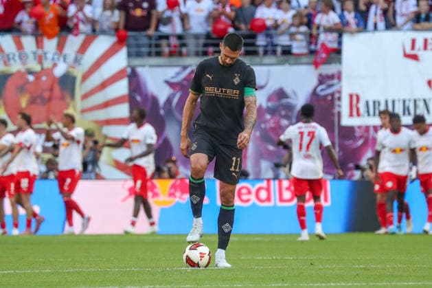 August 29, 2026, xgox, Soccer 1st Bundesliga, RB Leipzig vs. Borussia Mönchengladbach, from left: Tim Kleindienst (Gladbach), 11 looks disappointed, appears disappointed, dejected, disappointed DFL DFB REGULATIONS PROHIBIT ANY USE OF PHOTOGRAPHS as IMAGE SEQUENCES and or QUASI-VIDEO Leipzig