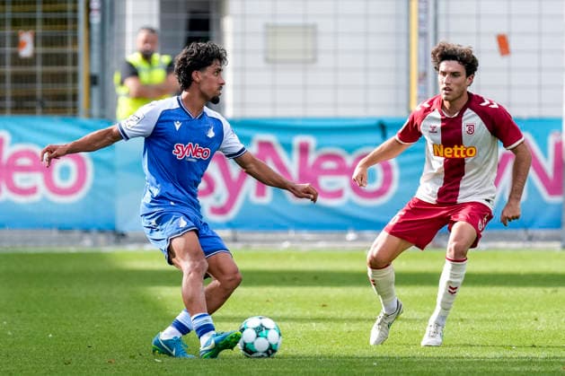 v li Yasin Zor TSG II, 10, Benedikt Bauer Regensburg, 26, Action, Game scene, August 29, 2026, Sinsheim, Germany, soccer, 3rd Division, TSG 1899 Hoffenheim II vs. SSV Jahn Regensburg; DFB and DFL regulations prohibit any use of photographs as image sequences and or quasi-video xozx