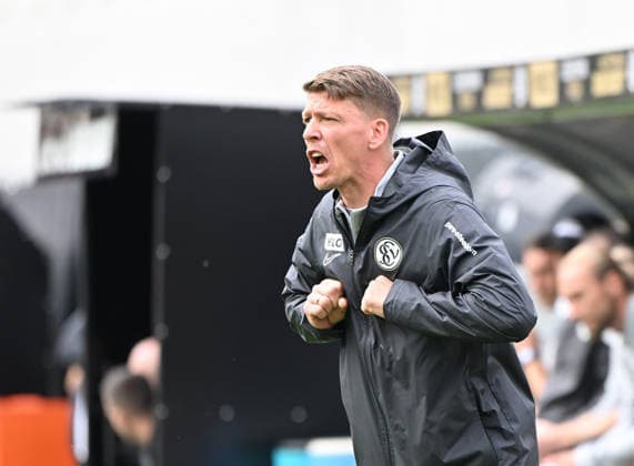 Fussball - Bundesliga - Saison 2026 27 29.08.2025 Ursapharm-Arena SV Elversberg (elv) - Bayer Leverkusen Co-Trainer Mike FRANTZ (elv) Fussball - Bundesliga - SV Elversberg *** Soccer Bundesliga Season 2026 27 August 29, 2025 Ursapharm Arena SV Elversberg elv Bayer Leverkusen Assistant Coach Mike FRANTZ elv Soccer Bundesliga SV Elversberg
