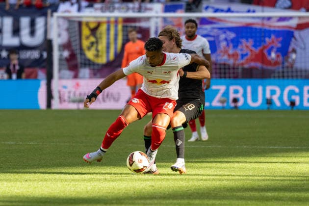 Germany 1 Bundesliga, 2026–2027 Season, August 29, 2026, Matchday 1, RB Leipzig vs. Borussia Mönchengladbach, Red Bull Arena: Benjamin Henrichs (RB Leipzig, No. 39) in a tackle against Hugo Bolin (Borussia Mönchengladbach, No. 38) Copyright: xMichellexLukax