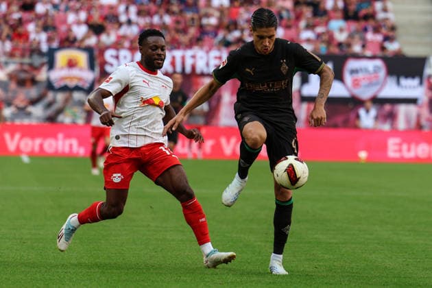 Germany 1 Bundesliga 2026–2027, Matchday 1, RB Leipzig vs. Borussia Mönchengladbach, Red Bull Arena Leipzig, Kevin Diks (Borussia Mönchengladbach), 4 players in possession Copyright: xx