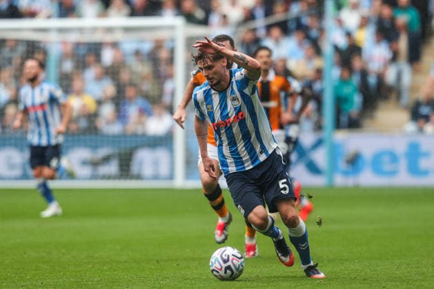Coventry City v Hull City, Premier League Jack Rudoni of Coventry City breaks with the ball during the Coventry City v Hull City Premier League match at Coventry Building Society Arena, Coventry, England on 29 August 2026 Credit: Richard Bierton Every Second Media Editorial use only. All images are copyright Every Second Media Limited. No images may be reproduced without prior permission. All rights reserved. Premier League and Football League images are subject to licensing agreements with Football DataCo Limited. see https: www.football-dataco.com Copyright: xIMAGO EveryxSecondxMediax ESM-2128-0018 RichardxBiertonx xEveryxSecondxMediax