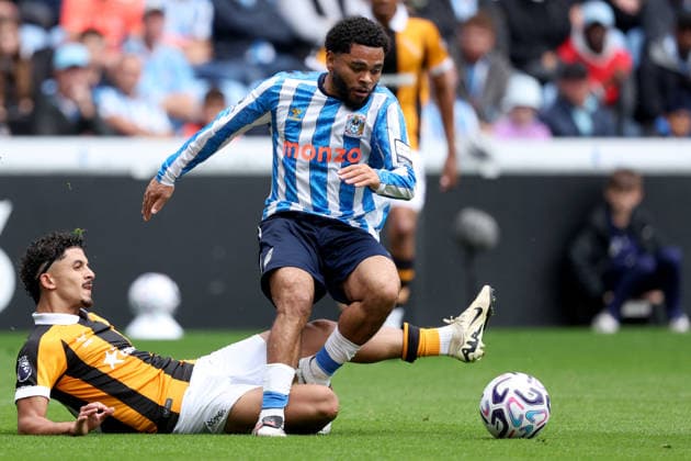 Coventry City v Hull City - Premier League 2026 27 Mohamed Belloumi of Hull City and Jay Dasilva of Coventry City challenge during the Premier League 2026 27 match between Coventry City and Hull City at The Coventry Building Society Arena on August 29, 2026 in Coventry, England. WARNING! This Photograph May Only Be Used For Newspaper And Or Magazine Editorial Purposes. May Not Be Used For Publications Involving 1 player, 1 Club Or 1 Competition Without Written Authorisation From Football DataCo Ltd. For Any Queries, Please Contact Football DataCo Ltd on +44 (0) 207 864 9121 Coventry The Coventry Building Society Arena England United Kingdom Copyright: xAllstarxPicturexLibraryxLtdx