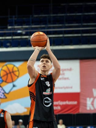 08 Dominik Dolic of RASTA Vechta shooting toward the basket against the ROSTOCK SEAWOLVES RASTA Vechta, Basketball, Exhibition Game, August 29, 2026 ROSTOCK SEAWOLVES RASTA Vechta, basketball, exhibition game, August 29, 2026, Rostock Copyright: xHannesxAdelbergx