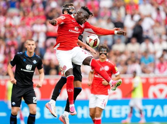 Danny Vieira da Costa (1. FSV Mainz 05, 21) im Zweikampf mit Marvin Pieringer (SC Paderborn 07, 18) GER, 1. FSV Mainz 05 vs SC Paderborn 07, 1. Bundesliga, 1. Spieltag, Saison 2026-27, MEWA-Arena, Mainz, 29.08.2026 DFL REGULATIONS PROHIBIT ANY USE OF PHOTOGRAPHS AS IMAGE SEQUENCES AND OR QUASI-VIDEO GER, 1. FSV Mainz 05 vs SC Paderborn 07, 1. Bundesliga, 1. Spieltag, Saison 2026-27, 29.08.2026 Mainz *** Danny Vieira da Costa 1 FSV Mainz 05, 21 in a tackle with Marvin Pieringer SC Paderborn 07, 18 GER, 1 FSV Mainz 05 vs. SC Paderborn 07, 1 Bundesliga, Matchday 1, 2026–27 season, MEWA Arena, Mainz, August 29, 2026 DFL regulations prohibit any use of photographs as image sequences and or quasi-video GER, 1 FSV Mainz 05 vs. SC Paderborn 07, 1 Bundesliga, Matchday 1, 2026–27 Season, August 29, 2026, Mainz Copyright: xEibner-Pressefoto ScottxColemanx EP_SCN
