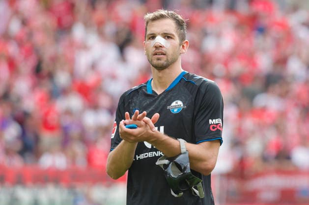 Im Bild: Marvin Pieringer (SC Paderborn 07, 18) applaudiert seinen Fans nach dem Spiel. 29.08.2026, FSV Mainz 05 - SC Paderborn 07, 1. Bundesliga, 1. Spieltag, Deutschland, Mainz, MEWA Arena, DFL REGULATIONS PROHIBIT ANY USE OF PHOTOGRAPHS AS IMAGE SEQUENCES AND OR QUASI-VIDEO. *** Pictured: Marvin Pieringer of SC Paderborn 07, 18, applauds his fans after the game on August 29, 2026, FSV Mainz 05 vs. SC Paderborn 07, Bundesliga 1, Matchday 1, Germany, Mainz, MEWA Arena, DFL REGULATIONS PROHIBIT ANY USE OF PHOTOGRAPHS AS IMAGE SEQUENCES AND OR QUASI-VIDEO Copyright: HMBxMedia xJulienxBecker