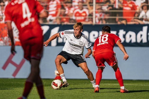 Deutschland: Bundesliga 2026 - 2027, 1. Spieltag - 1. FC Union Berlin vs Eintracht Frankfurt - Stadion An der Alten Försterei (Berlin): Jonathan Burkardt (Eintracht Frankfurt, 9) am Ball *** Germany Bundesliga 2026–2027, Matchday 1: FC Union Berlin vs. Eintracht Frankfurt, An der Alten Försterei Stadium, Berlin; Jonathan Burkardt, Eintracht Frankfurt, 9 on the ball Copyright: xTomxLauruschkatx