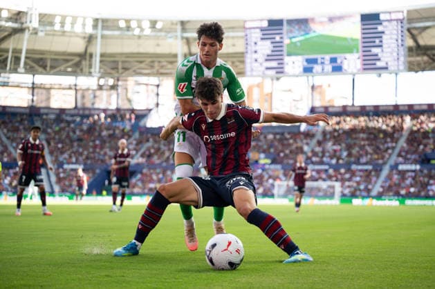 ESP LaLiga EA Sports UD Levante vs. Real Betis: Nacho Perez of Levante and Fran Garcia of Real Betis during the LaLiga EA Sports match between UD Levante and Real Betis, played at Ciudad de Valencia Stadium in Valencia on August 29, 2026, in Valencia, Spain. Soccer Copyright: xAgenciaxLOFx