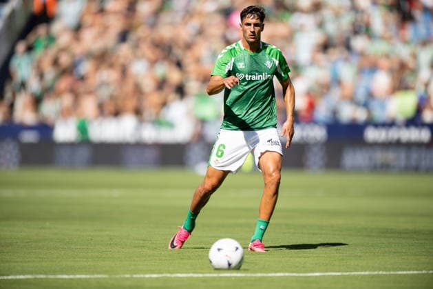 ESP LaLiga EA Sports UD Levante vs. Real Betis Facundo Bernal of Real Betis warms up during the LaLiga EA Sports match between UD Levante and Real Betis, played at the Ciudad de Valencia Stadium in Valencia on August 29, 2026, in Valencia, Spain. Soccer Copyright: xAgenciaxLOFx
