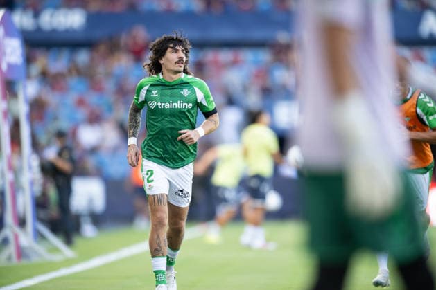ESP LaLiga EA Sports UD Levante vs. Real Betis Hector Bellerin of Real Betis warms up during the LaLiga EA Sports match between UD Levante and Real Betis, played at Ciudad de Valencia Stadium in Valencia on August 29, 2026, in Valencia, Spain. Soccer Copyright: xAgenciaxLOFx