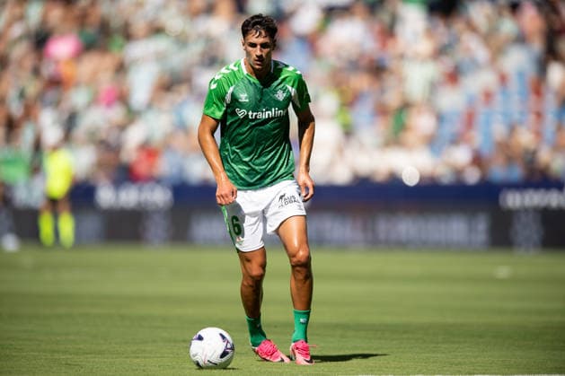 ESP LaLiga EA Sports UD Levante vs. Real Betis Facundo Bernal of Real Betis warms up during the LaLiga EA Sports match between UD Levante and Real Betis, played at Ciudad de Valencia Stadium in Valencia on August 29, 2026, in Valencia, Spain. Soccer Copyright: xAgenciaxLOFx