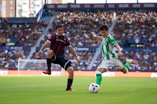 ESP LaLiga EA Sports UD Levante vs. Real Betis: Thiago Fernandez of Levante and Fran Garcia of Real Betis during the LaLiga EA Sports match between UD Levante and Real Betis, played at Ciudad de Valencia Stadium in Valencia on August 29, 2026, in Valencia, Spain. Soccer Copyright: xAgenciaxLOFx