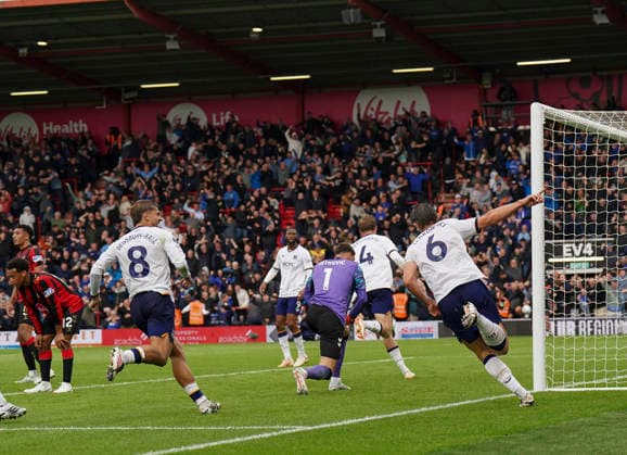 AFC Bournemouth v Everton, Premier League Everton defender James Tarkowski (6) scores a GOAL 1-1 and celebrates during the AFC Bournemouth v Everton Premier League match at Vitality Stadium, Bournemouth, England on 29 August 2026 Credit: Robbie Hoad Every Second Media Editorial use only. All images are copyright Every Second Media Limited. No images may be reproduced without prior permission. All rights reserved. Premier League and Football League images are subject to licensing agreements with Football DataCo Limited. see https: www.football-dataco.com Copyright: xIMAGO EveryxSecondxMediax ESM-2122-0050 RobbiexHoadx xEveryxSecondxMediax