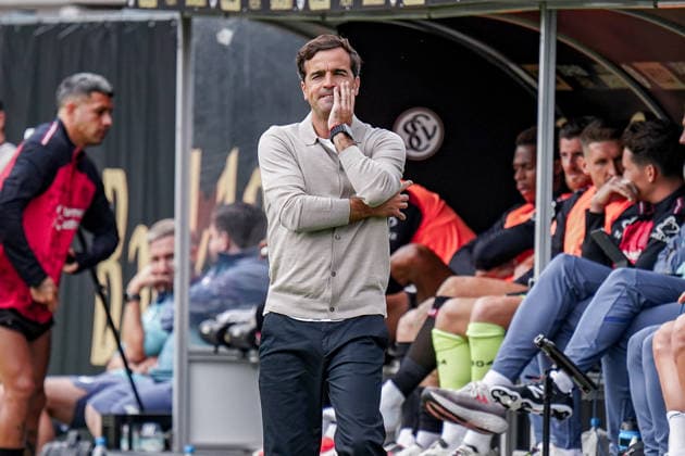 Deutschland: Fussball Saison 2026 2027 , Bundesliga , 1. Spieltag , SV Elversberg vs. Bayer 04 Leverkusen - URSAPHARM-Arena (Spiesen-Elversberg) : Carles Martinez Carles Martinez (Trainer, Bayer 04 Leverkusen) Mimik, Gesichtsausdruck, Emotion Spiesen-Elversberg USRSAPHARM-Arena Deutschland Germany *** Germany Soccer Season 2026–2027, Bundesliga, Matchday 1, SV Elversberg vs. Bayer 04 Leverkusen, URSAPHARM Arena, Spiesen, Elversberg, Carles Martinez, Carles Martinez (Coach, Bayer 04 Leverkusen), facial expressions, emotions, Spiesen, Elversberg, URSAPHARM Arena, Germany Copyright: xBennetxLongx