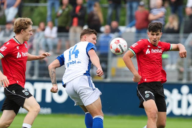 August 29, 2026, Soccer, Men s, Regionalliga Nord, Matchday 6, BSV Kickers Emden vs. Hannover 96 II, Luc Ihorst (blue) 14 of BSV Kickers Emden in a tackle with Karl Steinmann 3 of Hannover 96 II