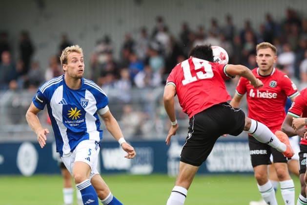 August 29, 2026, Soccer, Men s, Regionalliga Nord, Matchday 6, BSV Kickers Emden vs. Hannover 96 II, Peer Mahncke (blue, No. 5) of BSV Kickers Emden in a tackle with Asuma Ikari (No. 15) of Hannover 96 II