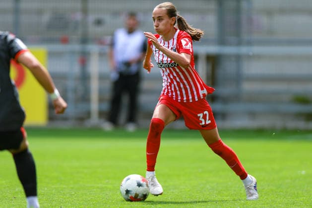 29. August 2026, Fussball, Google Pixel Frauen-Bundesliga, SC Freiburg - 1. FC Union Berlin Emma Memminger (32, SC Freiburg) Photo: Urs Ottiger *** August 29, 2026, Soccer, Google Pixel Women s Bundesliga, SC Freiburg 1 FC Union Berlin, Emma Memminger 32, SC Freiburg, Photo by Urs Ottiger
