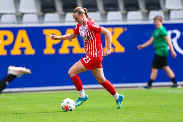 29. August 2026, Fussball, Google Pixel Frauen-Bundesliga, SC Freiburg - 1. FC Union Berlin Luca Birkholz (23, SC Freiburg) mit einem weiteren guten Vorstoss der die rechts Angriffsseite des Sportclubs Photo: Urs Ottiger *** August 29, 2026, Soccer, Google Pixel Women s Bundesliga, SC Freiburg 1, FC Union Berlin, Luca Birkholz 23, SC Freiburg with another strong run down the right flank of the Sportclub. Photo by Urs Ottiger