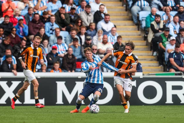 Coventry City v Hull City, Premier League Victor Torp of Coventry City and Elliot Stroud of Hull City battle for the ball during the Coventry City v Hull City Premier League match at Coventry Building Society Arena, Coventry, England on 29 August 2026 Credit: Richard Bierton Every Second Media Editorial use only. All images are copyright Every Second Media Limited. No images may be reproduced without prior permission. All rights reserved. Premier League and Football League images are subject to licensing agreements with Football DataCo Limited. see https: www.football-dataco.com Copyright: xIMAGO EveryxSecondxMediax ESM-2128-0030 RichardxBiertonx xEveryxSecondxMediax