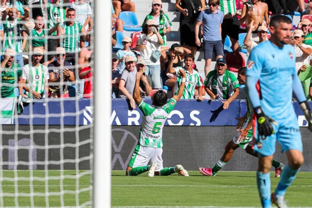 August 29, 2026, Valencia, Valencia, SPAIN: Marc Bartra of Real Betis Balompie celebrates a goal during the Spanish league, LaLiga EA Sports, football match played between Levante UD and Real Betis Balompie at Ciutat de Valencia stadium on August 29, 2026, in Valencia, Spain. Valencia SPAIN - ZUMAa181 20260829_zaa_a181_052 Copyright: xIvanxTerronx