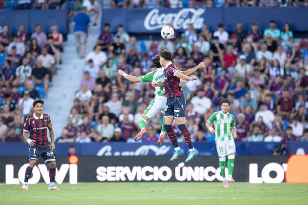 ESP LaLiga EA Sports UD Levante vs. Real Betis Rodrigo Riquelme Reche of Real Betis and Ivan Romero of Levante during the LaLiga EA Sports match between UD Levante and Real Betis, played at the Ciudad de Valencia Stadium in Valencia on August 29, 2026, in Valencia, Spain. Soccer Copyright: xAgenciaxLOFx