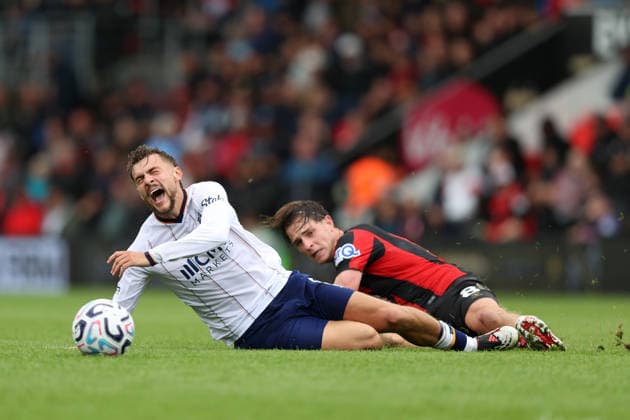 Bournemouth gegen Everton, 29. August 2026, Premier League, Fußball: Bournemouth gegen Everton. Kiernan Dewsbury Hall von Everton reagiert, als er von Alex Scott von Bournemouth angegriffen wird. Foto: Mark Leech, Bournemouth, Großbritannien  Copyright: xMarkxLeechxOffside