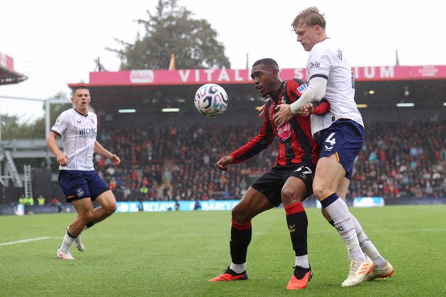 Bournemouth gegen Everton, 29. August 2026, Premier League, Fußball: Bournemouth gegen Everton – Rayan von Bournemouth verteidigt den Ball gegen Jarrad Branthwaite von Everton. Foto: Mark Leech, Bournemouth, Großbritannien  Copyright: xMarkxLeechxOffside