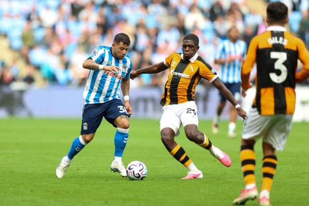 Gustavo Hamer of Coventry City and Lucas Gourna-Douath of Hull City Coventry City v Hull City, Premier League Football, Football, Coventry Building Society Arena, Coventry, UK - 29 Aug 2026Coventry Coventry Building Society Arena United Kingdom EDITORIAL USE ONLY No use with unauthorised audio, video, data, fixture lists, club league logos or live services. Online in-match use limited to 120 images, no video emulation. No use in betting, games or single club league player publications. Copyright: xAndrewxFosker Shutterstockx 17119018ez