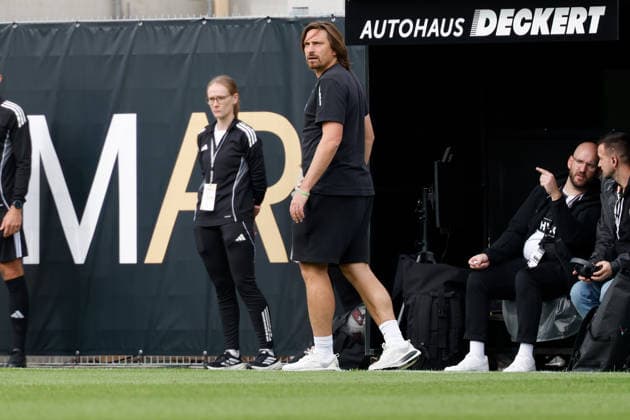 29.08.2026, xjrdrx, Fussball 1.Bundesliga, SV Elversberg - Bayer 04 Leverkusen v.l. Trainer Vincent Wagner (SV Elversberg) (DFL DFB REGULATIONS PROHIBIT ANY USE OF PHOTOGRAPHS as IMAGE SEQUENCES and or QUASI-VIDEO) Elversberg *** August 29, 2026, xjrdrx, Soccer, Bundesliga 1, SV Elversberg vs. Bayer 04 Leverkusen, Coach Vincent Wagner, SV Elversberg. DFL and DFB regulations prohibit any use of photographs as image sequences and or quasi-video. Elversberg