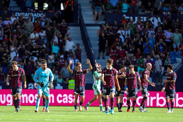 August 29, 2026, Valencia, Valencia, SPAIN: Enzo Bardeli of Levante UD celebrates a goal with teammates during the Spanish league, LaLiga EA Sports, football match played between Levante UD and Real Betis Balompie at Ciutat de Valencia stadium on August 29, 2026, in Valencia, Spain. Valencia SPAIN - ZUMAa181 20260829_zaa_a181_062 Copyright: xIvanxTerronx