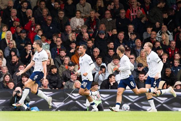 James Tarkowski (c) of Everton celebrates scoring his teams first goal in stoppage time Bournemouth v Everton, Premier League, Football, Vitality Stadium, Bournemouth, UK - 29 Aug 2026Bournemouth Vitality Stadium United Kingdom EDITORIAL USE ONLY No use with unauthorised audio, video, data, fixture lists, club league logos or live services. Online in-match use limited to 120 images, no video emulation. No use in betting, games or single club league player publications. Copyright: xWiredxPhotos Shutterstockx 17124895h