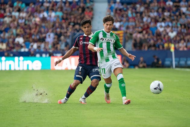 August 29, 2026, Valencia, Alicante, Spain: VALENCIA, SPAIN - AUGUST 29: 7 ROGER BRUGUE and 11 FRAN GARCIA fighting the ball during the match between Levante UD and Real Betis, from LaLiga EASports, matchweek 3, disputed at the Ciutat de Valencia, Valencia Soccer 2026: Levante UD Vs Real Betis  - ZUMAc290 20260829_zsp_c290_019 Copyright: xJordixCantox