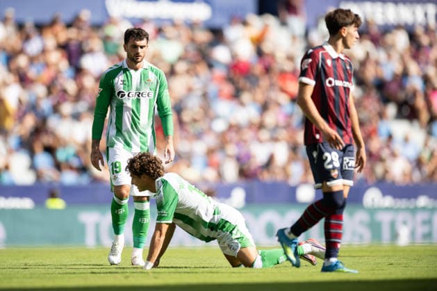ESP LaLiga EA Sports UD Levante vs. Real Betis Rodrigo Riquelme Reche of Real Betis and Troy Parrott of Real Betis during the LaLiga EA Sports match between UD Levante and Real Betis, played at Ciudad de Valencia Stadium in Valencia on August 29, 2026, in Valencia, Spain. Soccer Copyright: xAgenciaxLOFx
