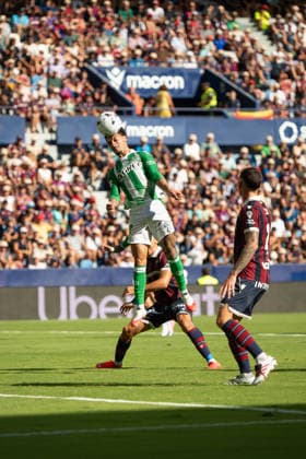 August 29, 2026, Valencia, Alicante, Spain: VALENCIA, SPAIN - AUGUST 29: 7 ANTONY headlock in font of 2 AISSA MANDI and 3 IFEANYI NDUKWE during the match between Levante UD and Real Betis, from LaLiga EASports, matchweek 3, disputed at the Ciutat de Valencia, Valencia Valencia Spain - ZUMAc290 20260829_zsp_c290_018 Copyright: xJordixCantox