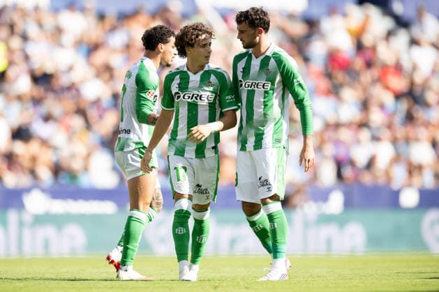 ESP LaLiga EA Sports UD Levante vs. Real Betis Rodrigo Riquelme Reche of Real Betis and Troy Parrott of Real Betis during the LaLiga EA Sports match between UD Levante and Real Betis, played at Ciudad de Valencia Stadium in Valencia on August 29, 2026, in Valencia, Spain. Soccer Copyright: xAgenciaxLOFx