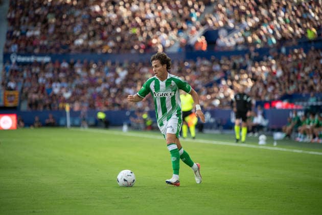August 29, 2026, Valencia, Alicante, Spain: VALENCIA, SPAIN - AUGUST 29: 7 ANTONY with the ball during the match between Levante UD and Real Betis, from LaLiga EASports, matchweek 3, disputed at the Ciutat de Valencia, Valencia Valencia Spain - ZUMAc290 20260829_zsp_c290_020 Copyright: xJordixCantox