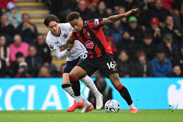 Bournemouth v Everton Premier League Marcus Tavernier of Bournemouth tangles with Hayden Hackney of Everton during the Premier League match at the Vitality Stadium, Bournemouth 29 08 2026 UK Newspapers OUT Copyright: xJeremyxLandeyx FIL-23853-0089