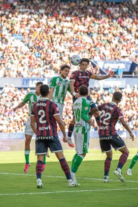 August 29, 2026, Valencia, Alicante, Spain: VALENCIA, SPAIN - AUGUST 29: d7 ROGER BRUGUE head kick in front of 5 MARC BARTRA and gaol during the match between Levante UD and Real Betis, from LaLiga EASports, matchweek 3, disputed at the Ciutat de Valencia, Valencia Soccer 2026: Levante UD Vs Real Betis  - ZUMAc290 20260829_zsp_c290_022 Copyright: xJordixCantox