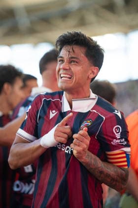 August 29, 2026, Valencia, Alicante, Spain: VALENCIA, SPAIN - AUGUST 29: 7 ROGER BRUGUE celebrates his goal against during the match between Levante UD and Real Betis, from LaLiga EASports, matchweek 3, disputed at the Ciutat de Valencia, Valencia Soccer 2026: Levante UD Vs Real Betis  - ZUMAc290 20260829_zsp_c290_026 Copyright: xJordixCantox