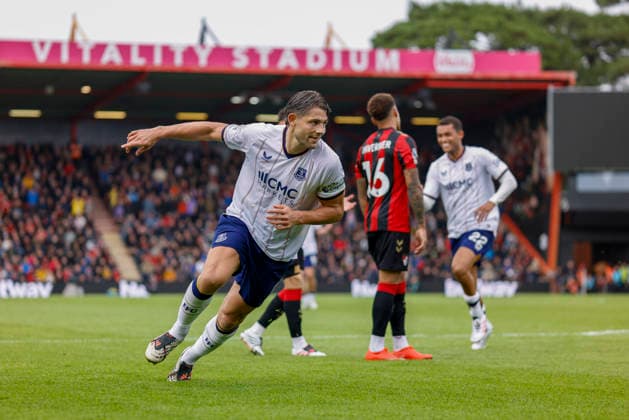29th August 2026; Bournemouth, Dorset, England; Premier League Football, AFC Bournemouth versus Everton; James Tarkowski of Everton celebrates after scored in the 91st minutes for 1-1 HongboxChen