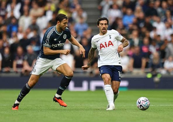 Sandro Tonali of Tottenham Hotspur and Nico Gonzalez of Newcastle United Tottenham Hotspur v Newcastle United, Premier League Football, Football, Tottenham Hotspur Stadium, London, UK - 29 Aug 2026London Tottenham Hotspur Stadium United Kingdom EDITORIAL USE ONLY No use with unauthorised audio, video, data, fixture lists, club league logos or live services. Online in-match use limited to 120 images, no video emulation. No use in betting, games or single club league player publications. Copyright: xMichaelxZemanek Shutterstockx 17119028j