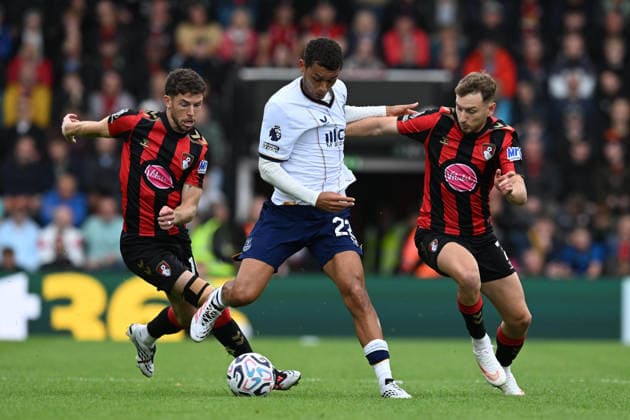Bournemouth v Everton, Premier League Brennan Johnson (22) of Everton on the attack battles for possession with Ryan Christie (10) of AFC Bournemouth and David Brooks (7) of AFC Bournemouth during the Premier League match between Bournemouth and Everton at the Vitality Stadium, Bournemouth, UK on 29 August 2026. Bournemouth Vitality Stadium Dorset UK Editorial use only DataCo restrictions apply See www.football-dataco.com , Copyright: xGrahamxHuntx PSI-24762-0111