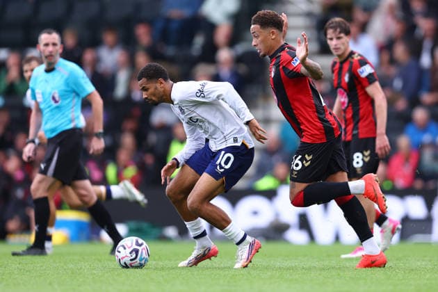 Bournemouth, England, 29th August 2026. Iliman Ndiaye of Everton and Julio Soler of AFC Bournemouth challenge for the ball during the AFC Bournemouth vs Everton Premier League match at the Vitality Stadium, Bournemouth. Picture credit should read: Paul Terry Sportimage EDITORIAL USE ONLY. No use with unauthorised audio, video, data, fixture lists, club league logos or live services. Online in-match use limited to 120 images, no video emulation. No use in betting, games or single club league player publications. SPI_054_PT_Bournemouth_Everton SPI-4940-0054