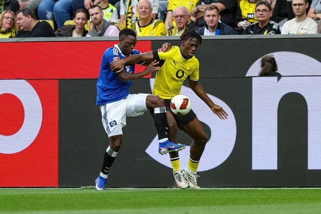 29.08.2026, GER, Fussball, Herren, Bundesliga , Saison 2026 2027, Borussia Dortmund - Hamburger SV Patson Daka (HSV) und Joane Gadou (BVB) im Kampf um den Ball Dortmund Signal-Iduna Park Nordrhein-Westfalen Deutschland *** August 29, 2026, GER, Soccer, Men s, Bundesliga, 2026–2027 Season, Borussia Dortmund vs. Hamburger SV: Patson Daka (HSV) and Joane Gadou (BVB) battle for the ball at Signal Iduna Park in Dortmund, North Rhine-Westphalia, Germany Copyright: xAdrianxSchlüterx