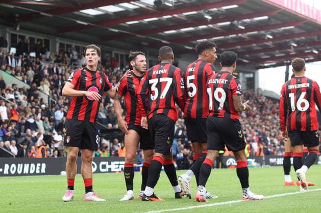 Bournemouth gegen Everton, 29. August 2026, Premier League, Fußball: Bournemouth gegen Everton. Alex Scott von Bournemouth (ganz links) feiert sein Tor mit seinen Teamkollegen. Foto: Mark Leech, Bournemouth, Großbritannien  Copyright: xMarkxLeechxOffside