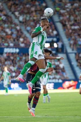 August 29, 2026, Valencia, Alicante, Spain: VALENCIA, SPAIN - AUGUST 29: 4 NATAN BERNARDO DE SOUZA head kick in front of 7 ROGER BRUGUE during the match between Levante UD and Real Betis, from LaLiga EASports, matchweek 3, disputed at the Ciutat de Valencia, Valencia Valencia Spain - ZUMAc290 20260829_zsp_c290_030 Copyright: xJordixCantox