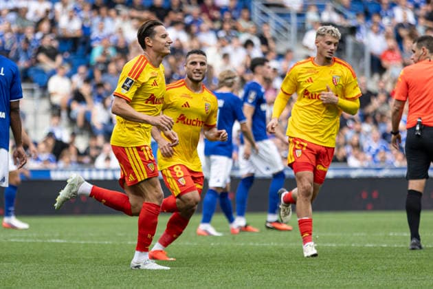 FOOTBALL : Racing Strasbourg vs RC Lens - Ligue 1 J2 Stade de la Meinau - 29 08 2026 Joie des joueurs de l equipe de apres le but de Florian Thauvin 10 (RC Lens)  Copyright: xelyxandroxcegarrax