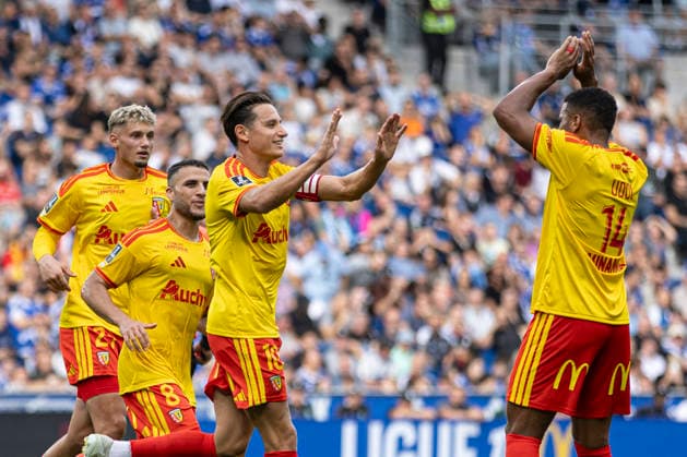 FOOTBALL : Racing Strasbourg vs RC Lens - Ligue 1 J2 Stade de la Meinau - 29 08 2026 Joie des joueurs de l equipe de apres le but de Florian Thauvin 10 (RC Lens)  Copyright: xelyxandroxcegarrax