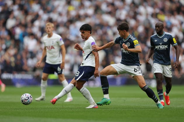 29th August 2026; Tottenham Hotspur Stadium, London, England; Premier League Football, Tottenham Hotspur versus Newcastle United; Mateus Fernandes of Tottenham Hotspur under pressure from Lewis Miley of Newcastle United JohnxPatrickxFletcher