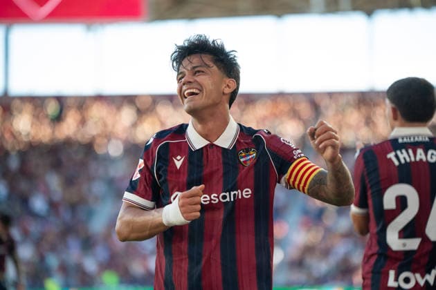 August 29, 2026, Valencia, Alicante, Spain: VALENCIA, SPAIN - AUGUST 29: 7 ROGER BRUGUE celebrates his goal against during the match between Levante UD and Real Betis, from LaLiga EASports, matchweek 3, disputed at the Ciutat de Valencia, Valencia Valencia Spain - ZUMAc290 20260829_zsp_c290_037 Copyright: xJordixCantox